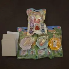 シルバニアファミリー　赤ちゃん&お花のベッドセット　カラフルウサギコスチューム