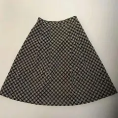 TOCCAフレアスカート 黒と白の幾何学模様 ひざ丈 Sサイズのサムネイル