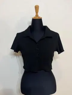 黒いリブ編み半袖ポロシャツ