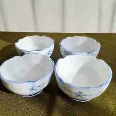 有田焼　青い花模様(京梅)の波型縁取り小丼 4個セット