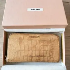 miumiuミュウミュウ 長財布　クロコ型押しレザーのサムネイル