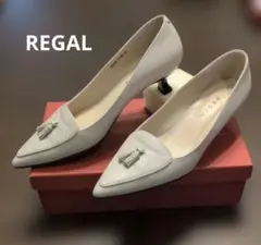 美品 ☆ REGAL レザー タッセルパンプス アイボリー 24cmのサムネイル
