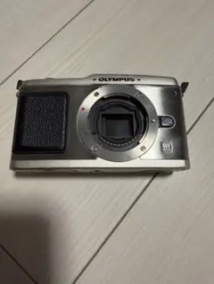 OLYMPUS E-P1 ミラーレス一眼 本体 M.ZUIKO 14-42mm - メルカリ