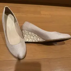 ベージュ ピンクゴールド レース模様 ウェッジヒールパンプス 23.5cm