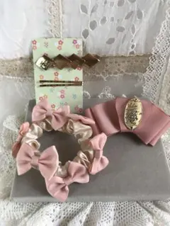 ！お値下げ！ヘアアクセサリーまとめ売り　５点　リボンバレッタ　シュシュ