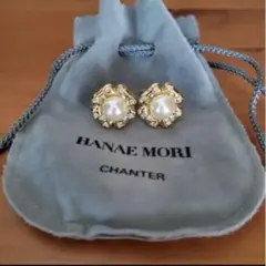 HANAE MORI ハナエモリ パールイヤリング　ゴールドカラー