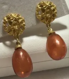 ヴィンテージ可愛いオレンジのドロップイヤリングサイズの割に軽いです　年代物レトロ