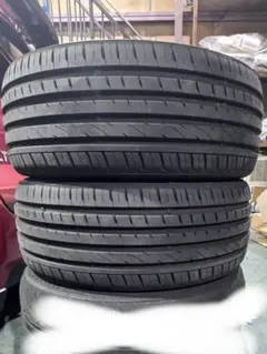 サマータイヤ 215/35ZR19 85Y 19インチのサムネイル