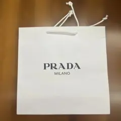 PRADA ショッパー　プラダ　紙袋　ショップ袋　大きめ　中サイズ？