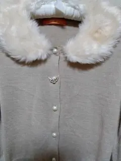 Fint★ファーえり付き天使ボタン☆ベージュニットカーディガンFLEEサイズ