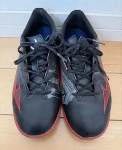 MIZUNO サッカートレーニングシューズ 黒×赤 22.5cm《中古》
