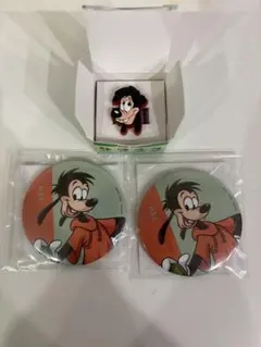 ディズニー　マックス ラバーリング&缶バッジ 2個