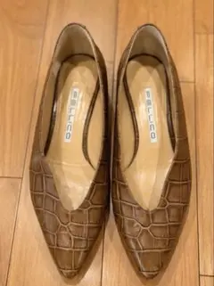 【希少】PELLICO ペリーコ クロコダイル パンプス 茶色 38.5のサムネイル