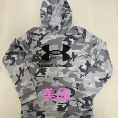 【美品】UNDER ARMOUR 迷彩柄 フード付きパーカー YLG 裏起毛