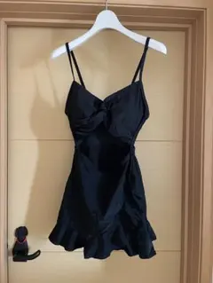 ブラック フリル付き ワンピース水着
