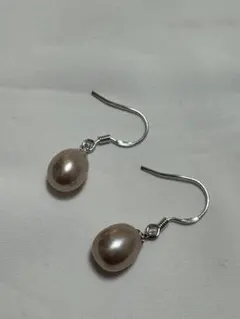 パープルピンク色ピアス