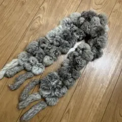 グレー系ファーポンポンマフラー