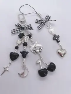 ビーズキーホルダー　コレクトブック　y2k韓国 リボン　黒　チャーム