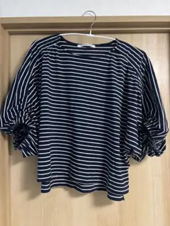 ネイビーとホワイトのストライプTシャツ