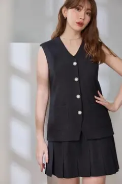 黒のノースリーブミニワンピース