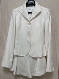 未使用レディーススーツ