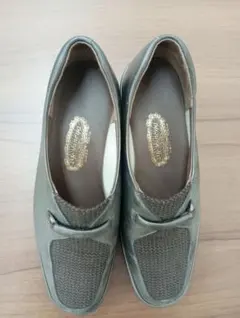 銀座ヨシノヤ　グレー スリッポン レザー ヒール3センチ　コンフォートシューズ