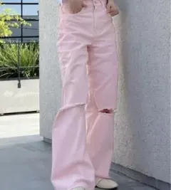 Bershkaピンクフレアジーンズ
