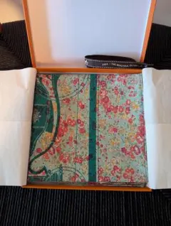 HERMES x Liberty シルクスカーフ フラワーパターン 70cmのサムネイル