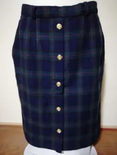 ネイビー系チェック タイトスカート ボタン付き（未使用に近い）