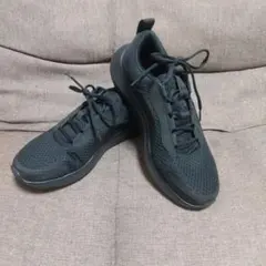 【美品】アンダーアーマー スニーカー 「UAビクトリー 'トリプルブラック'」