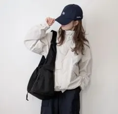 ユニクロ　ウィンドプルーフスタンドブルゾン