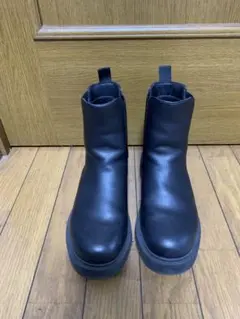 ブラック サイドゴアブーツ 厚底のサムネイル
