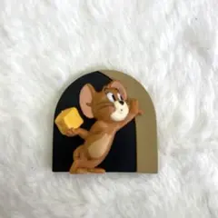 トムとジェリー　ジェリーとタフィーがいるお家　ガチャガチャ　余裕の表情のジェリー