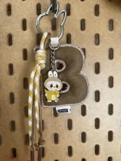 POP MART ラブブイニシャルチャームB