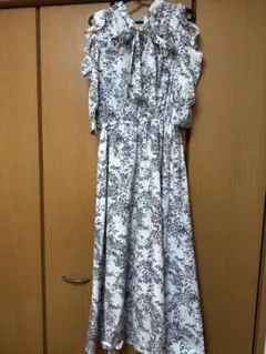 ルディックパーク 花柄オフショルワンピースのサムネイル