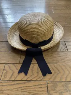 ベージュ麦わら帽子 ネイビーリボン付き