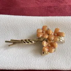 【30】淡いオレンジ色のフラワーブローチ　ヴィンテージ　エレガント