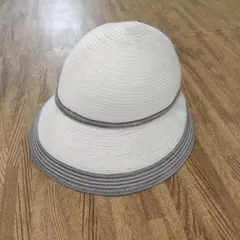 バケットハット ホワイトとグレーのストライプ