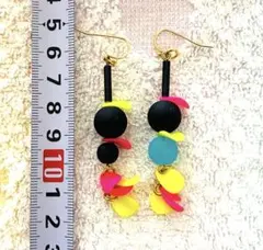 カラフルフラワーモチーフピアス　ビビッドカラー　蛍光色　ハンドメイド