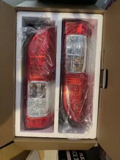 トヨタ　ハイエース テールランプ（左右）　05023095 トヨタ ハイエース テールランプ（左右） 05023095 - メルカリ