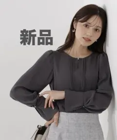 新品未使用タグ付 UNTITLED スタンドネック サテンブラウス M 洗える