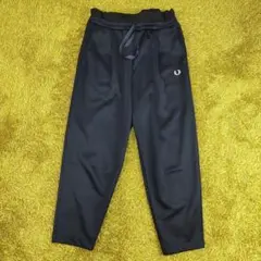 【美品】FRED PERRY スウェットパンツ　ネイビー　クロップド丈　UK8