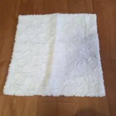 【ニトリ】ハート柄 ファークッションカバー ホワイトのサムネイル
