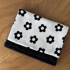 移動ポケット　フリル　女の子　白黒花柄　ハンドメイド　入園　入学準備