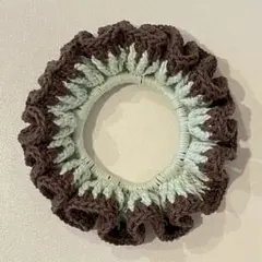 ブラウン×グリーン シュシュ ハンドメイド 毛糸 かぎ針編み 編み物
