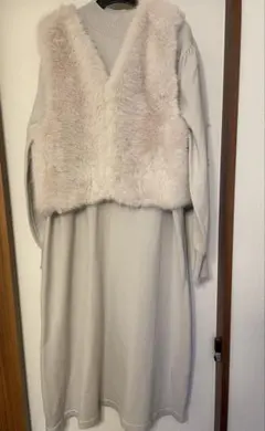 ファーベスト付きベージュニットワンピース 未使用