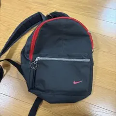 Nike リュック 黒/赤 フロントポケット付き