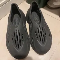 adidas YEEZY FOAM RUNNER Onyxのサムネイル