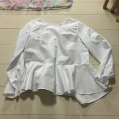 ホワイト ペプラムスタイル 長袖シャツ