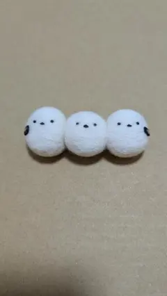 シマエナガのブローチ ハンドメイド